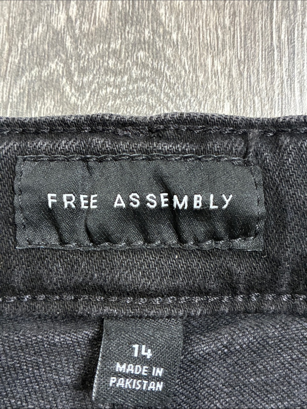 Free Assembly The Original 90’s Straight  Size 14 NWT - Picture 2 of 7